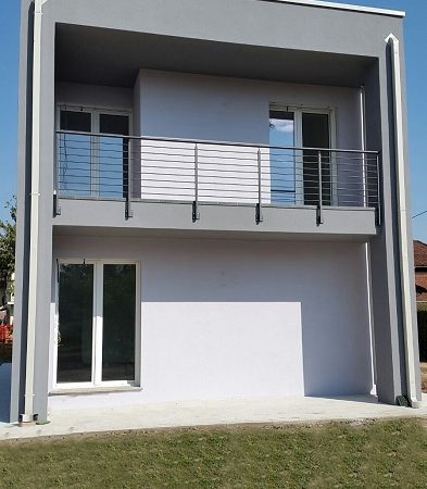 Realizzazione villa su due piani<br data-lazy-src=