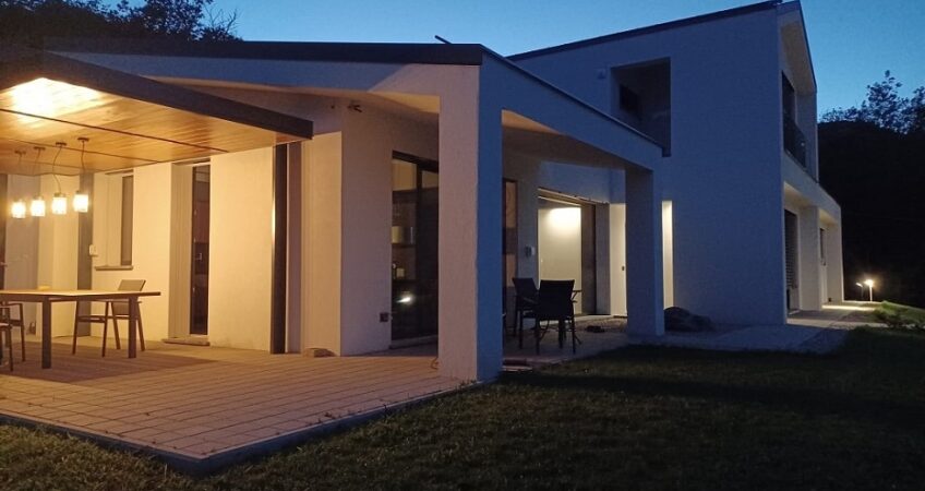 Nuova villa moderna<br data-lazy-src=